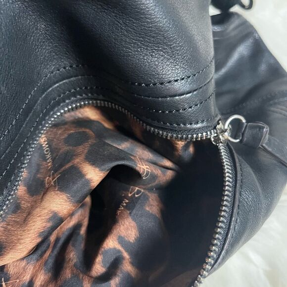 B Makowsky Hobo leather Black shoulder/ crossbody bag silver tone studs accents - Picture 12 of 13